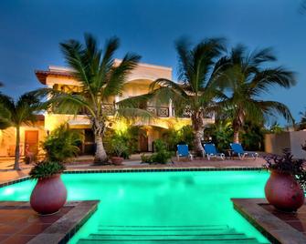 Sonrisa Boutique Hotel - Adults Only - Kralendijk - Havuz
