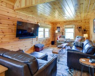 Riverfront Rumney Vacation Rental with Fire Pit! - Rumney - Living room