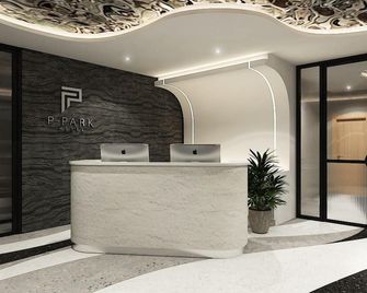 P-Park Hotel Pattaya - Pattaya - Front desk
