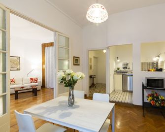 Living isola - Milão - Sala de jantar