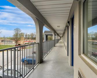 Econo Lodge Fredericksburg near I-95 - Fredericksburg - Balkon