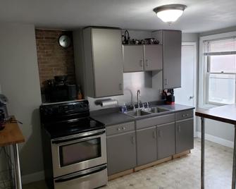 Renovated Apartment minutes from Burlington - Winooski - Kitchen