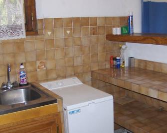 Campagne le bas Bérard G1392 - La Garde-Freinet - Kitchen