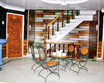 The Paristan Resort - Pahalgam - Lobby