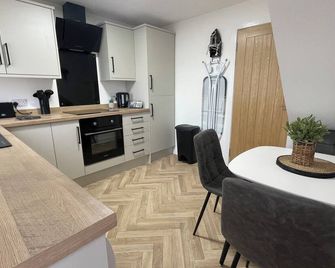 The Den-Nc500 Apartment-Sleeps 4 - Wick - Kitchen