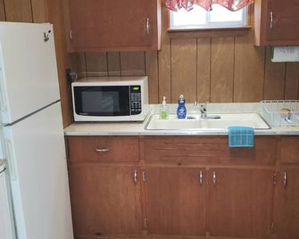 Week/ Weekend Cabin Rental #2 - Luther - Cocina