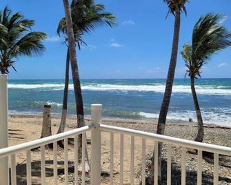 La Vista Del Mar is new beach front property containing two private units. - Patillas - Praia
