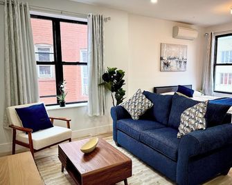 Brand New Studio Near 3 Major Hospitals Brookdale/Kings County/Suny Downstate - Brooklyn - Living room