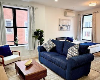 Brand New Studio Near 3 Major Hospitals Brookdale/Kings County/Suny Downstate - بروكلين - غرفة معيشة