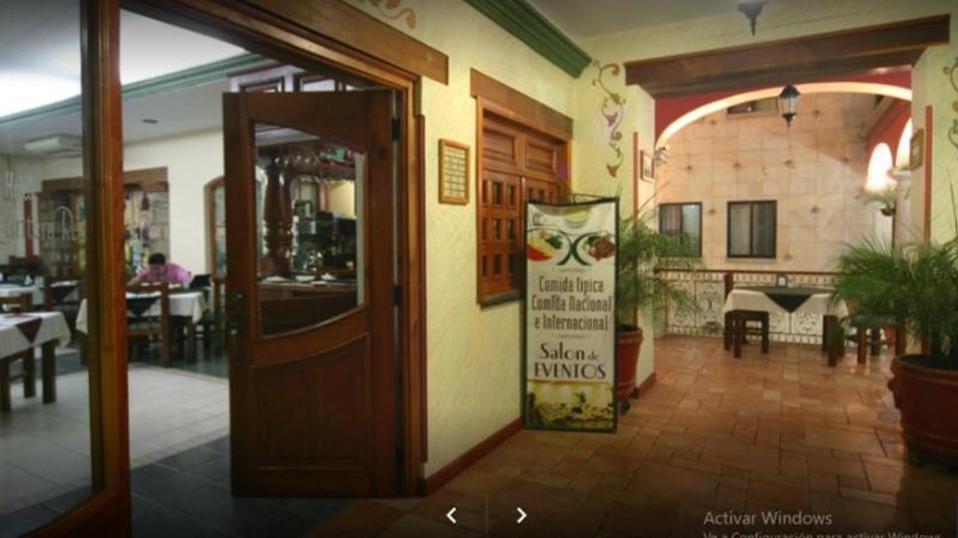 Hotel Cantera Real