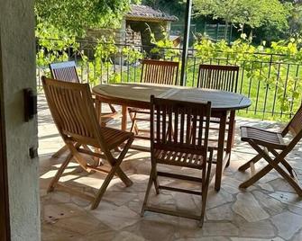 Gite 600 meters from the medieval village of Orpierre - Orpierre - Patio