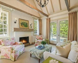 The Estate at Piedmont Farm - Sperryville - Living room