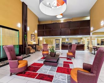 Quality Inn & Suites Airport North - Stone Oak - San Antonio