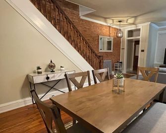 Home Sweet Home @Trolley Square!brbrhttps://goo.gl/maps/f1XX68qiTRCU7eFk7br - Wilmington - Dining room