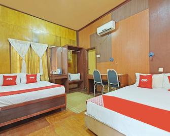 OYO 90595 Pelangi Beach Resort Cherating - Kuantan - Schlafzimmer