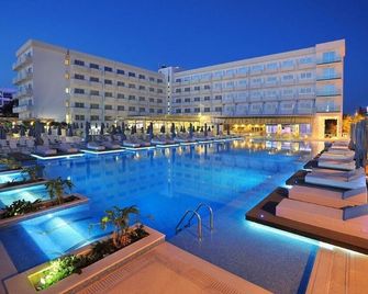 Nestor Hotel - איה נאפה - בריכה