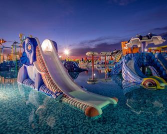 Caretta Beach Resort & Waterpark - Kalamaki