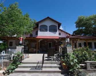Red Horse Bed and Breakfast - Albuquerque - Front desk