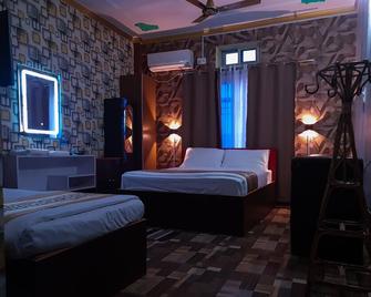 Sitar Hotel and Restaurant Pvt Ltd - Dhangarhi - Bedroom