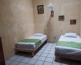 Hostal Guadalajara - Guadalajara