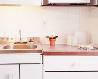 Country Club Inn - Lacombe - Кухня