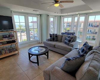 Pier Walk Unit C by Tybee Vacation Rentals - Tybee Island - Sala de estar