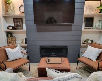 Modern Farmhouse 3Br/3.5Bth Home ☆☆Close to Johns Hopkins University &Downtown☆☆ - Baltimore - Sala de estar