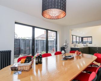 Beach House - Bridlington - Dining room