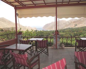 Taxiarchis - Ano Symi