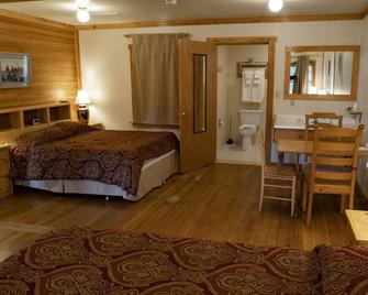 Whittaker's Motel & Historic Bunkhouse - Ashford - Bedroom