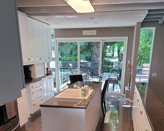 Sunsets & Island views~ - Statesville - Kitchen