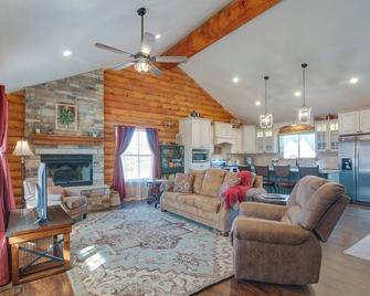 The Cliffrose Cabin - Hike, Relax, Explore! - Kanab - Living room