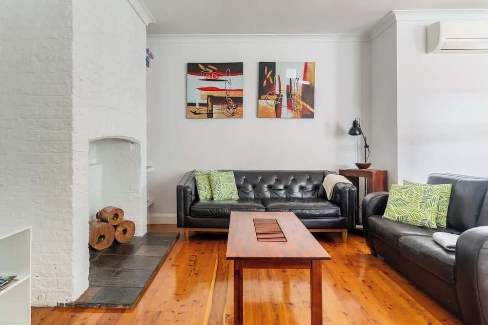 Spacious 4 Bedroom House - Walk to Southbank - בריסביין - סלון