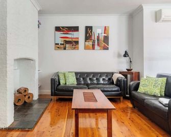 Spacious 4 Bedroom House - Walk to Southbank - Brisbane - Pokój dzienny