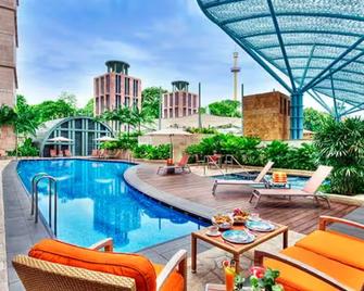 Resorts World Sentosa - Hotel Michael - Singapur - Alberca