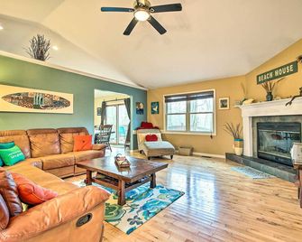 Lake Michigan Gem Less Than Half-Mi to Private Beach! - Mears - Living room