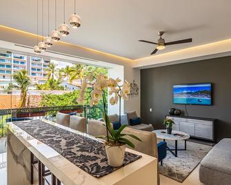 Pier57unit411 Luxurious Ultra Chic Pier 57 Condo Romantic Zo - Puerto Vallarta - Sala