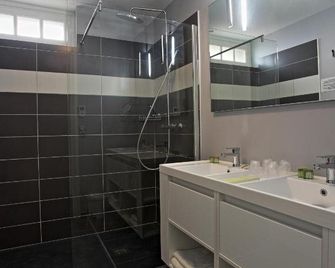 Hotel Restaurant du Centre et du Lauragais - Castelnaudary - Bathroom
