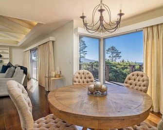 Padre Paradise - Pebble Beach - Dining room