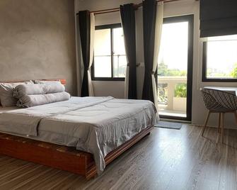 Near Royal Palace-Gardenview Apt W Rooftop & Jacuzzi - Phnom Penh - Bedroom