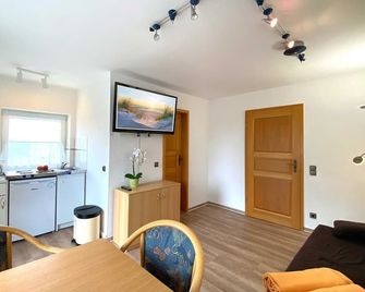 Süderhaus Hiddensee App 3 - Plogshagen - Wohnzimmer