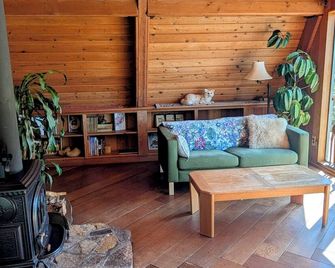 A-Frame Cabin with Sauna Deja Vu - Brookings - Living room