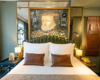 The Collector - האג - חדר שינה