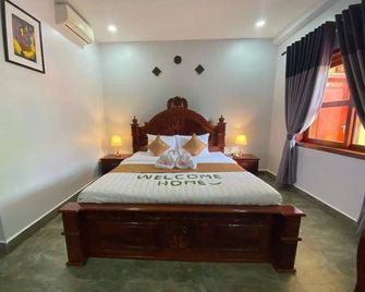 The Moon Kampot Boutique - Kampot