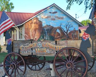 Cowboy Country Inn - King Room - Escalante - Building