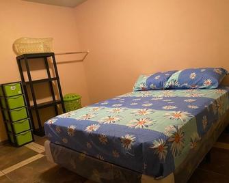 Hostal Claros - Santa Tecla - Bedroom
