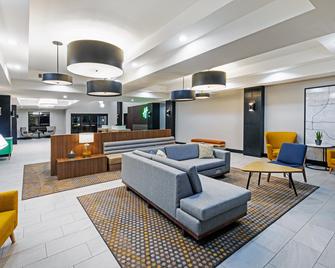Holiday Inn & Suites Tulsa South By IHG - טולסה - לובי