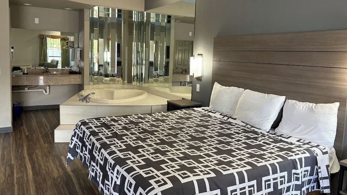 Regency Inn & Suites by Capital O Houston Iah Airport