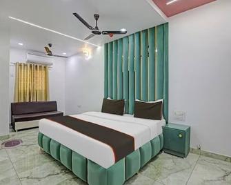 Hotel the stay lions - Ahmedabad - Bedroom
