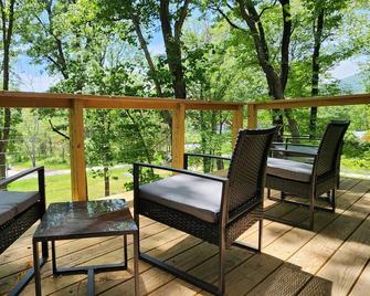 Piedmont Grove - Roseland - Balcón